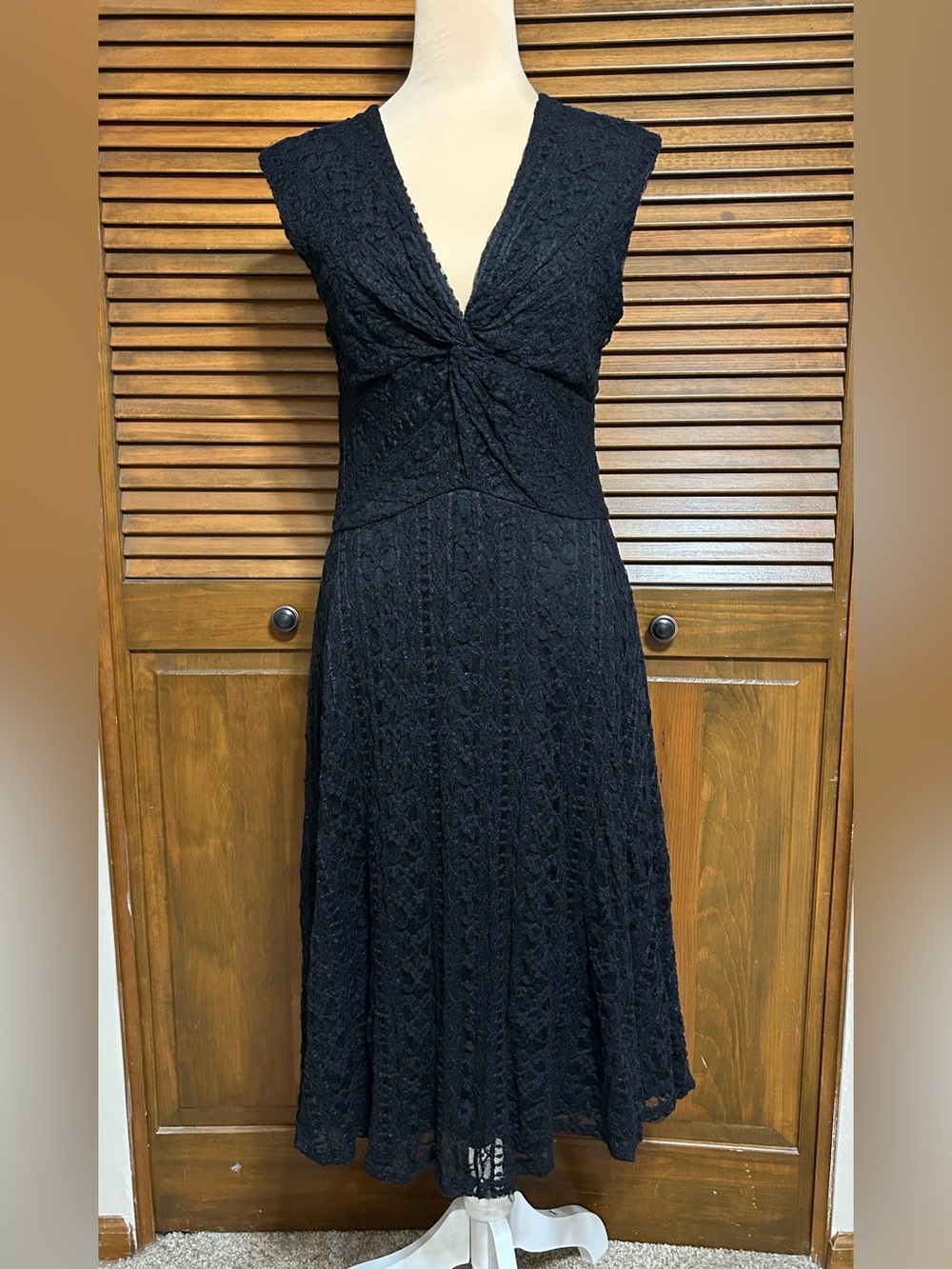 Evan Picone Black Sleeveless Lace V-Neck Twisted Front Bodice Dress 8